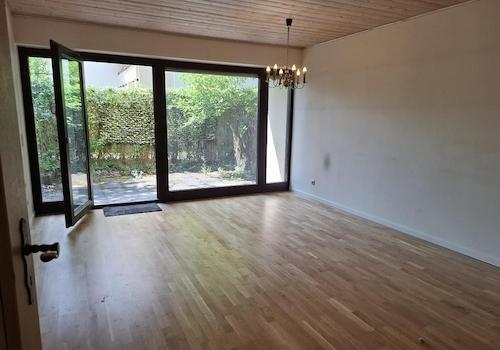 Wohnzimmer mit Terrassentüre