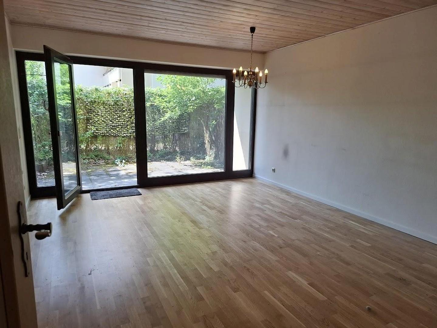 Wohnzimmer mit Terrassentüre