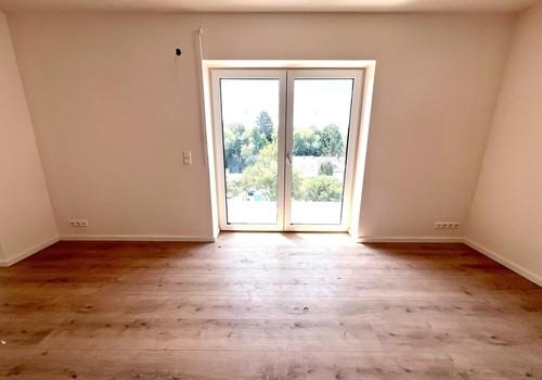 Wohnzimmer mit Süd-Balkon