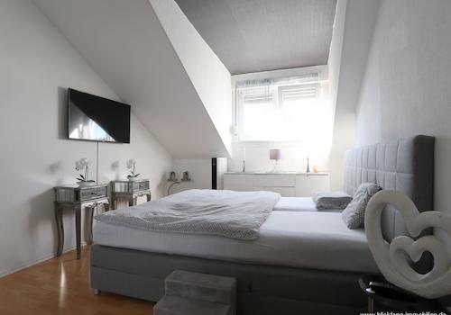 Schlafzimmer DG