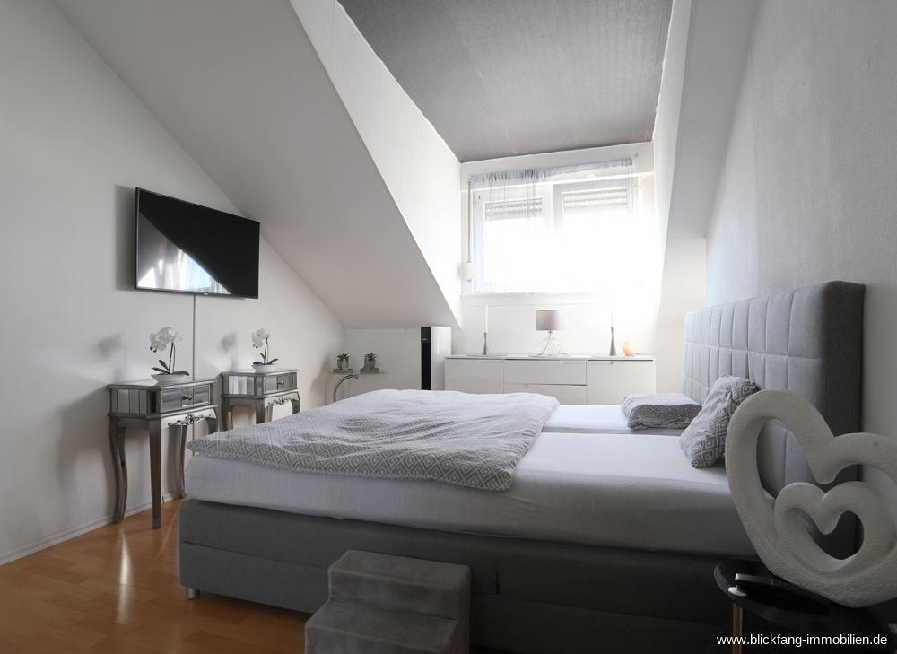 Schlafzimmer DG
