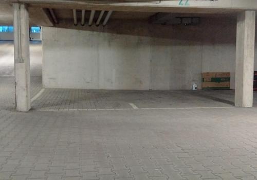 Doppel Garage Neben Eingang.