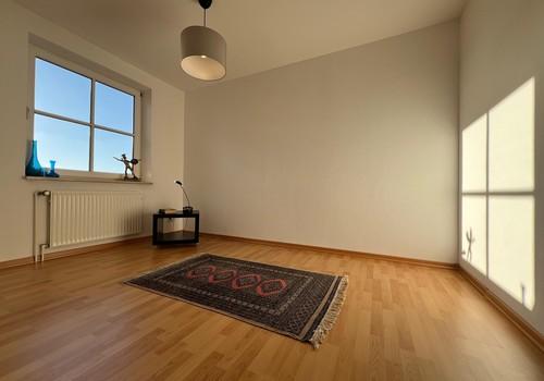 Zimmer 2, OG