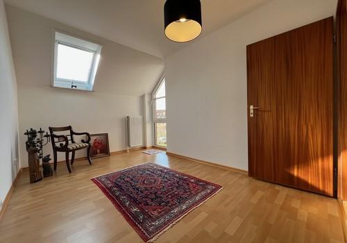 Zimmer 3 I, OG