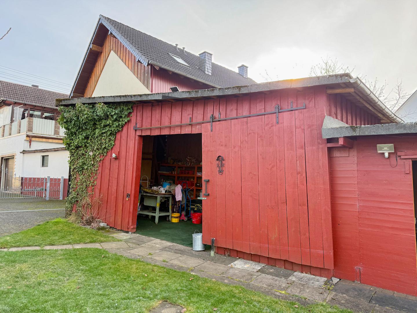 Ehem. Carport