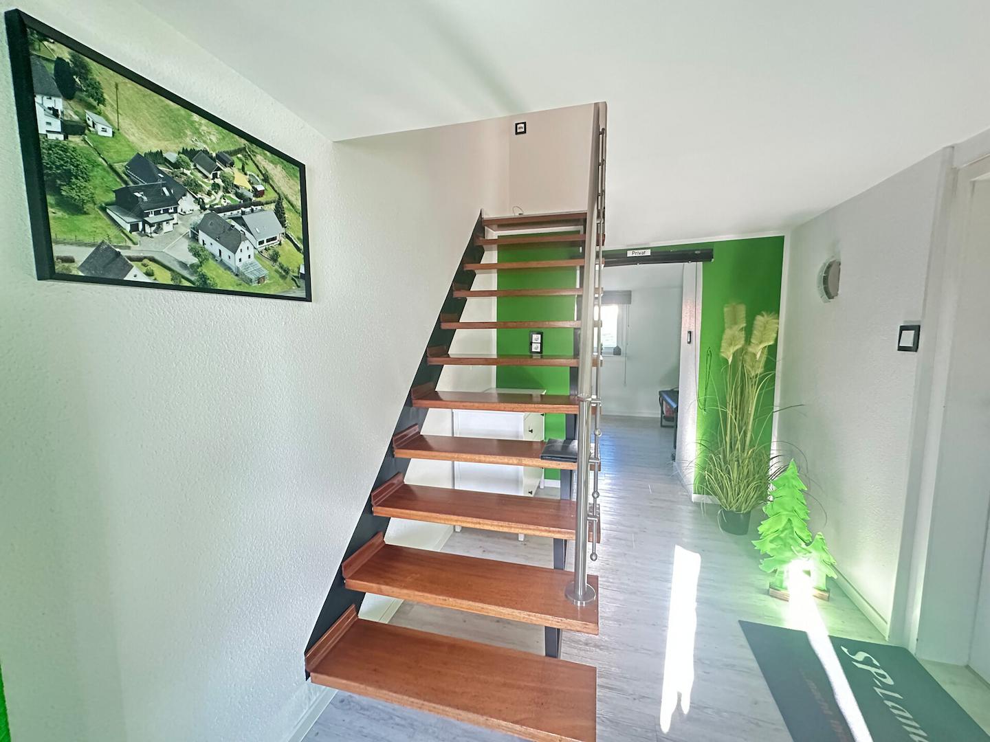 EG Treppe zum 1. OG