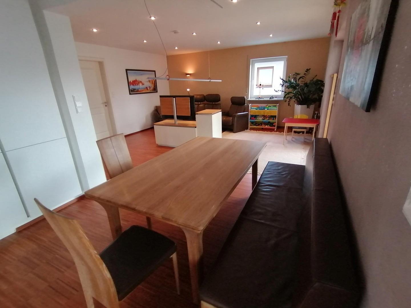 Essbereich und Wohnzimmer