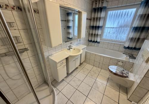 Badezimmer EG