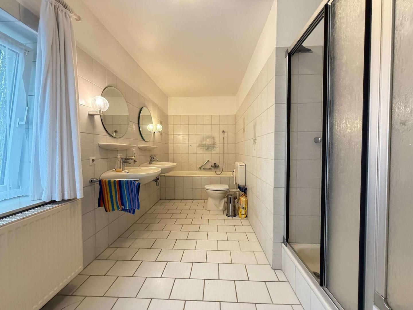 Badezimmer EG