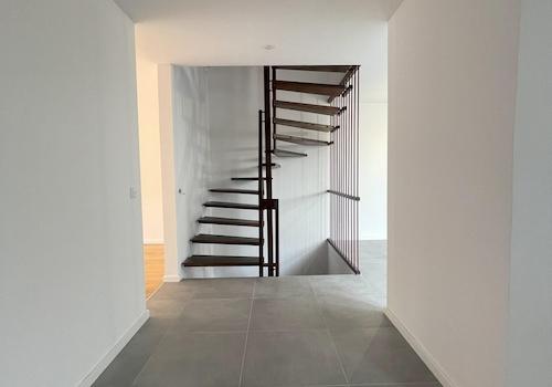 Treppe zum 1.OG und Keller
