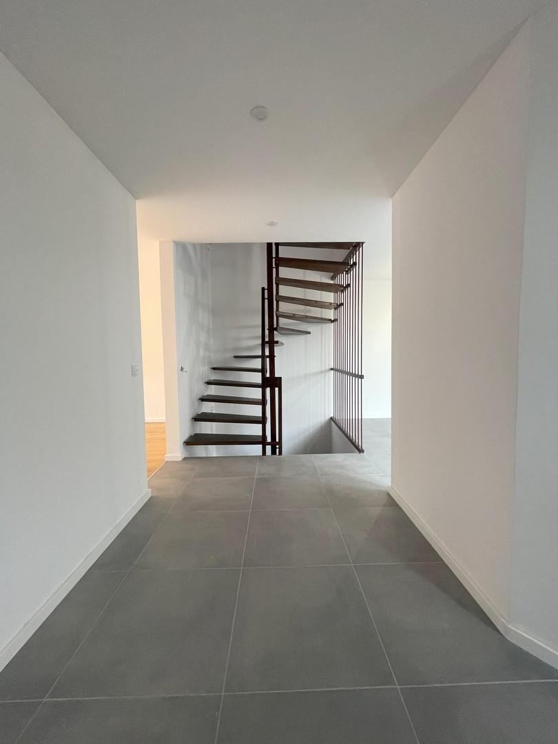 Treppe zum 1.OG und Keller