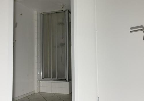 Bad im Keller mit Dusche