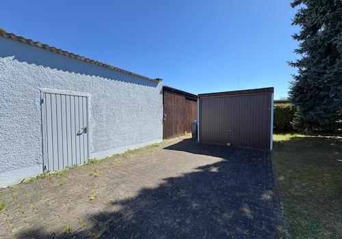 Einfahrt Garage