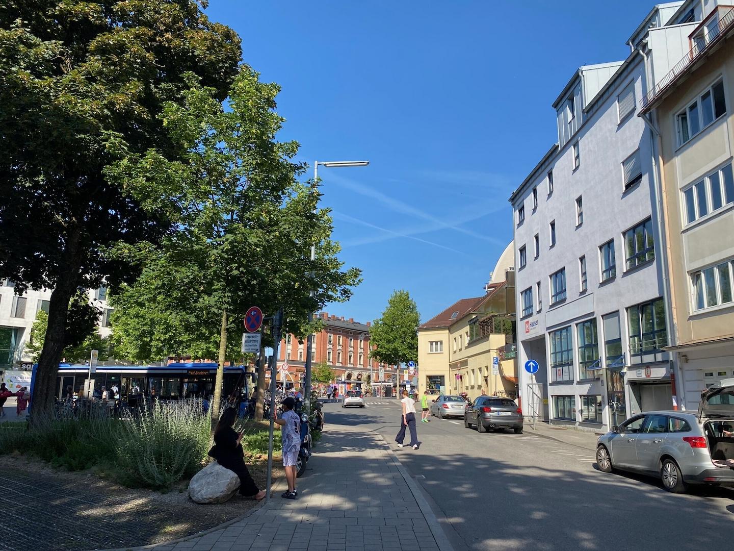 Irmonherstr. mit Pasinger Bahnhof