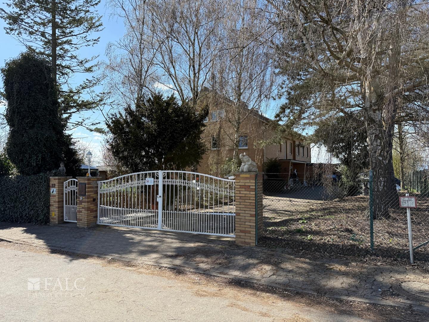 Einfahrt Mehrfamilienhaus
