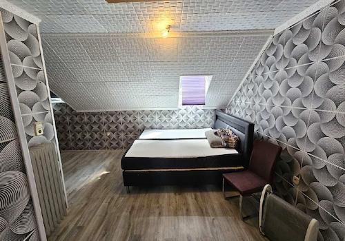 Schlafzimmer 1