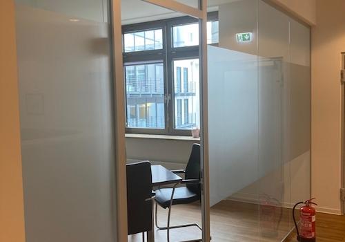 im Büro Beispiel