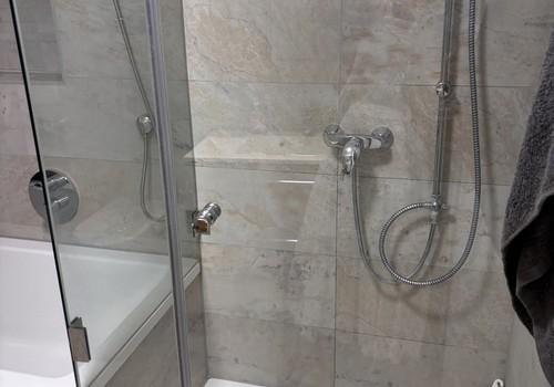 Bad Badewanne+Dusche