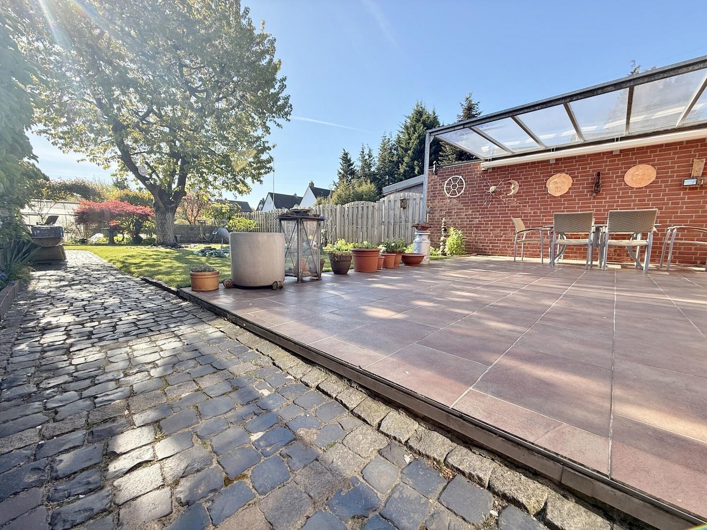 rückwärtiges Haus / Südwest-Terrasse