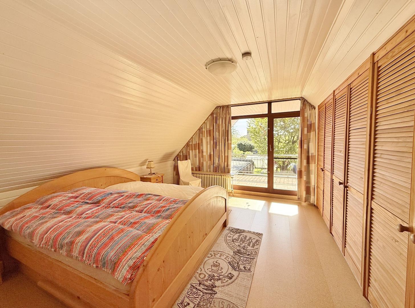 rückwärtiges Haus / OG / Schlafzimmer