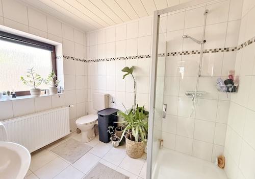 vorderes Haus / EG / Duschbad