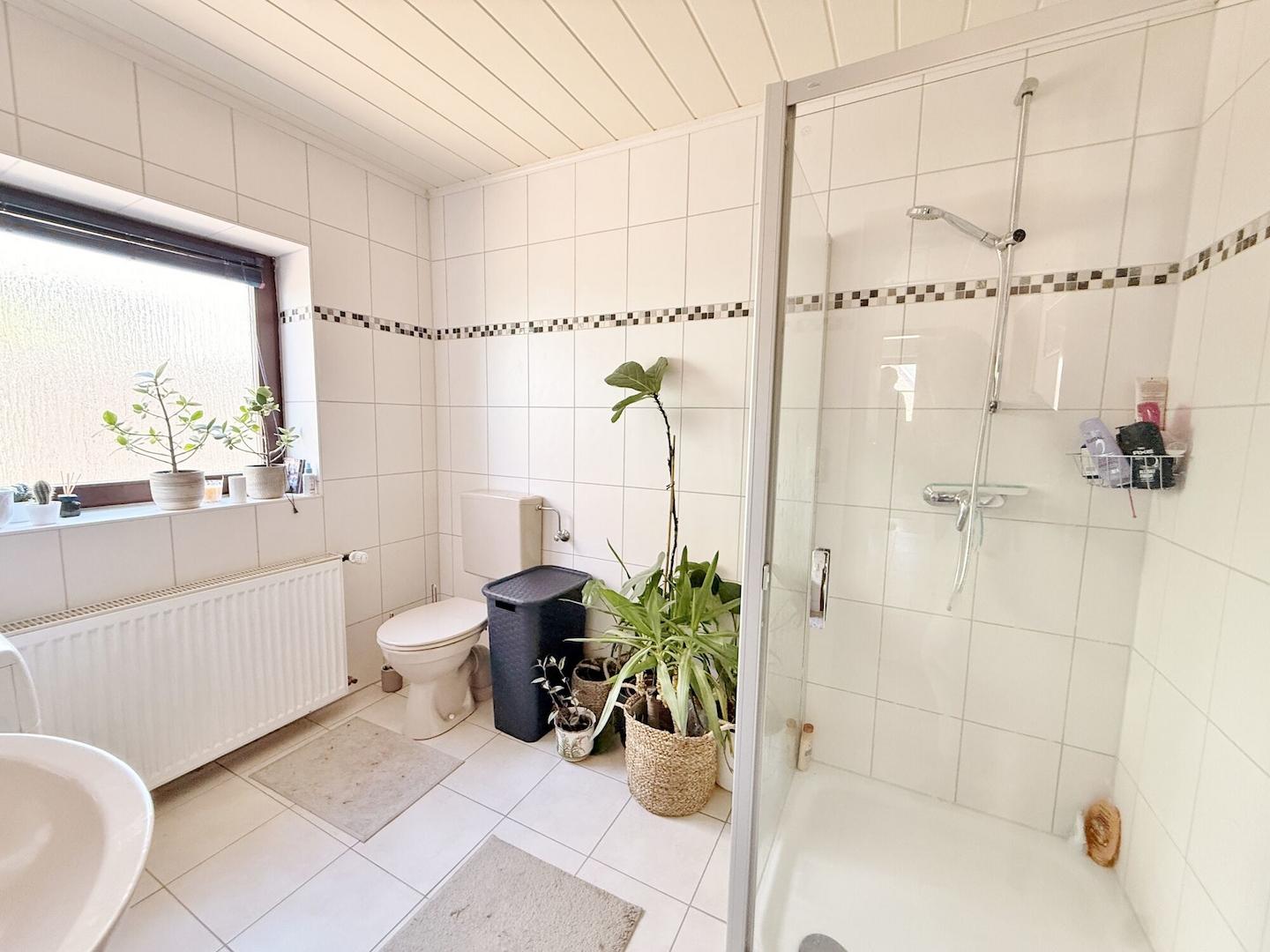 vorderes Haus / EG / Duschbad
