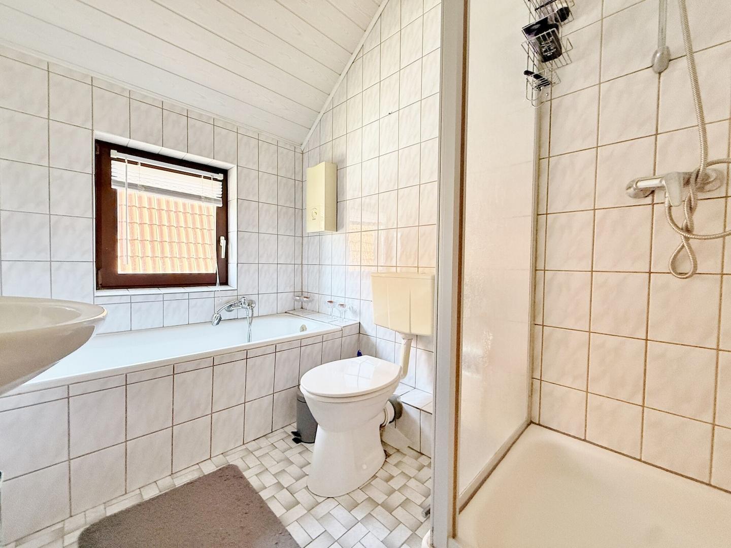 vorderes Haus / OG / Duschbad