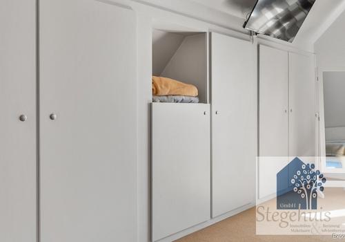 Schlafzimmer 2 mit Einbauschränke