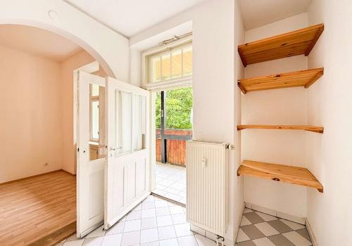 separate Küche mit Balkon