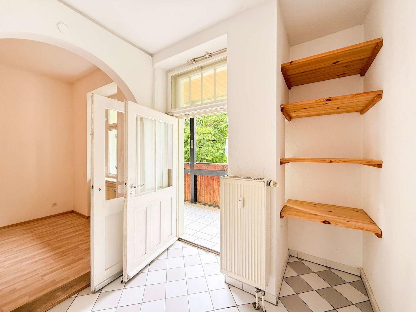 separate Küche mit Balkon