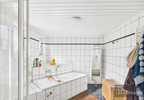Badezimmer EG