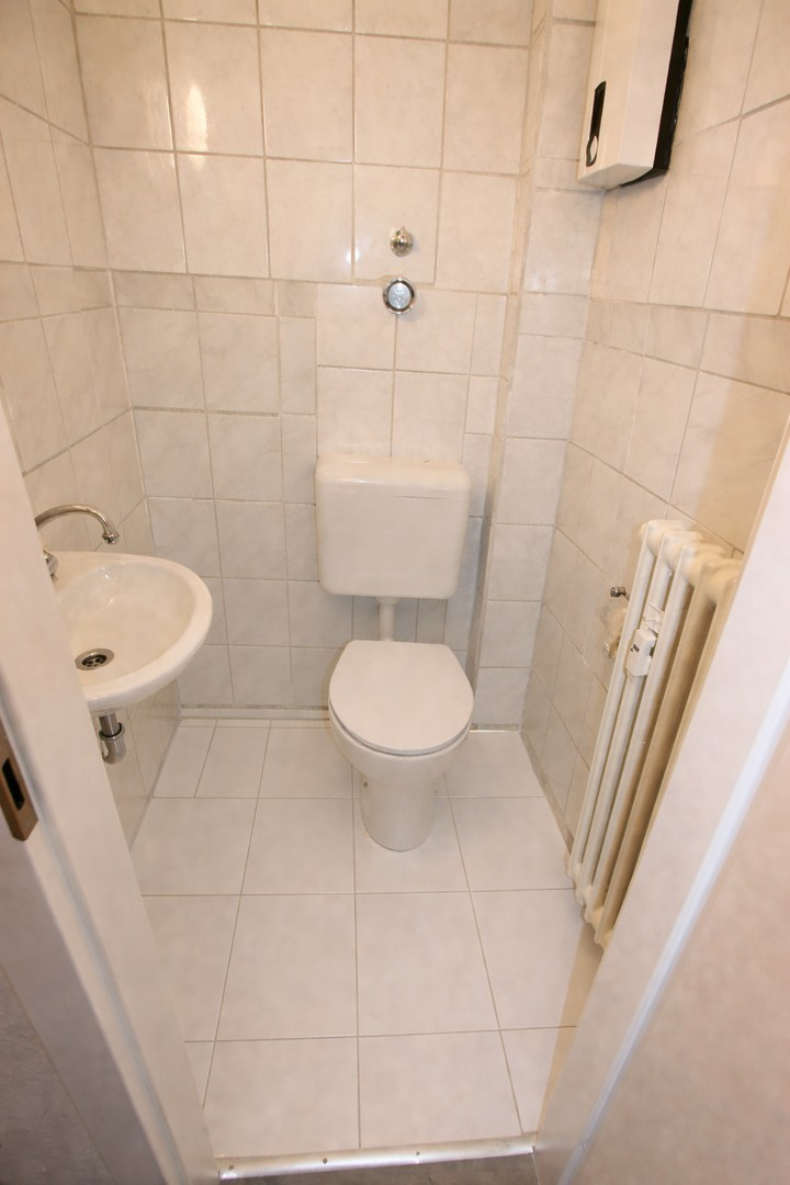 separate Toilette