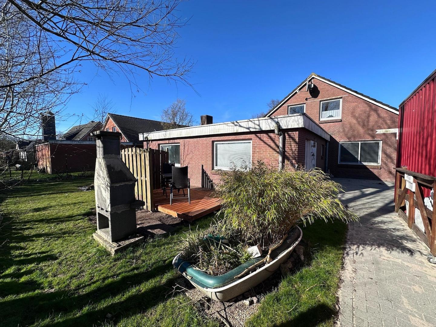 Terrasse und Garten Rückseite vom Haus