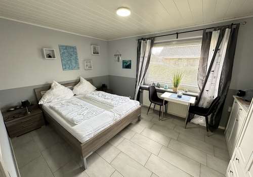 Schlafzimmer I im EG