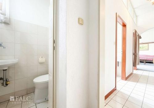 EG Flügel Flur und WC