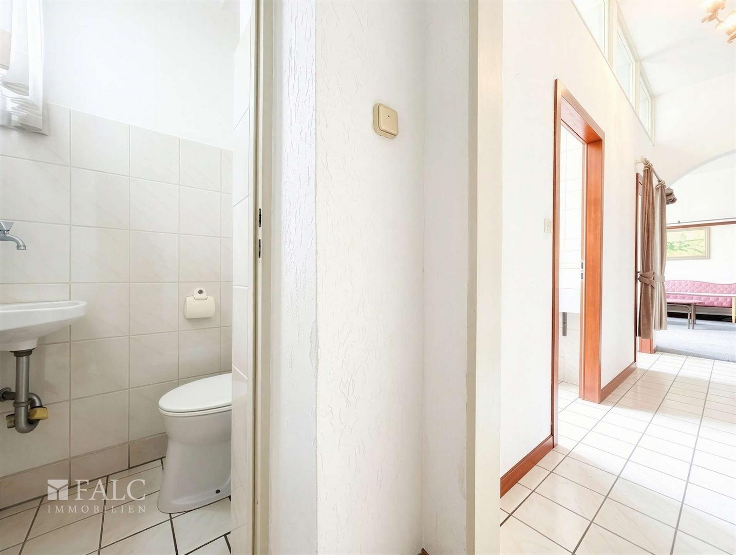 EG Flügel Flur und WC