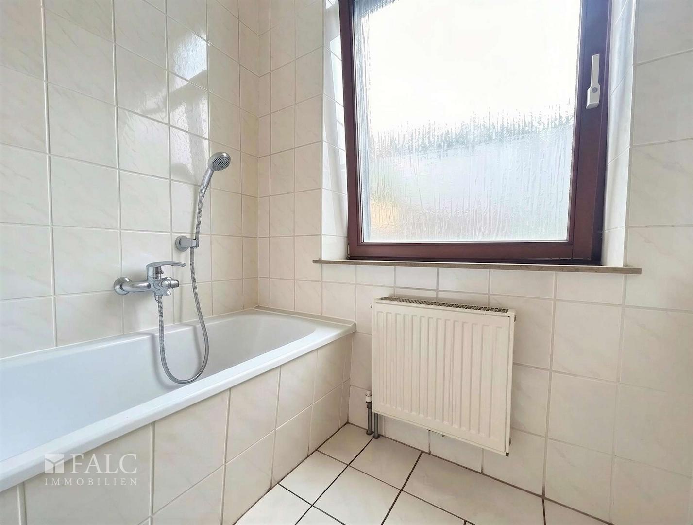 EG Flügel Badezimmer 