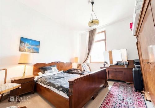 1. OG Vorderhaus Schlafzimmer 