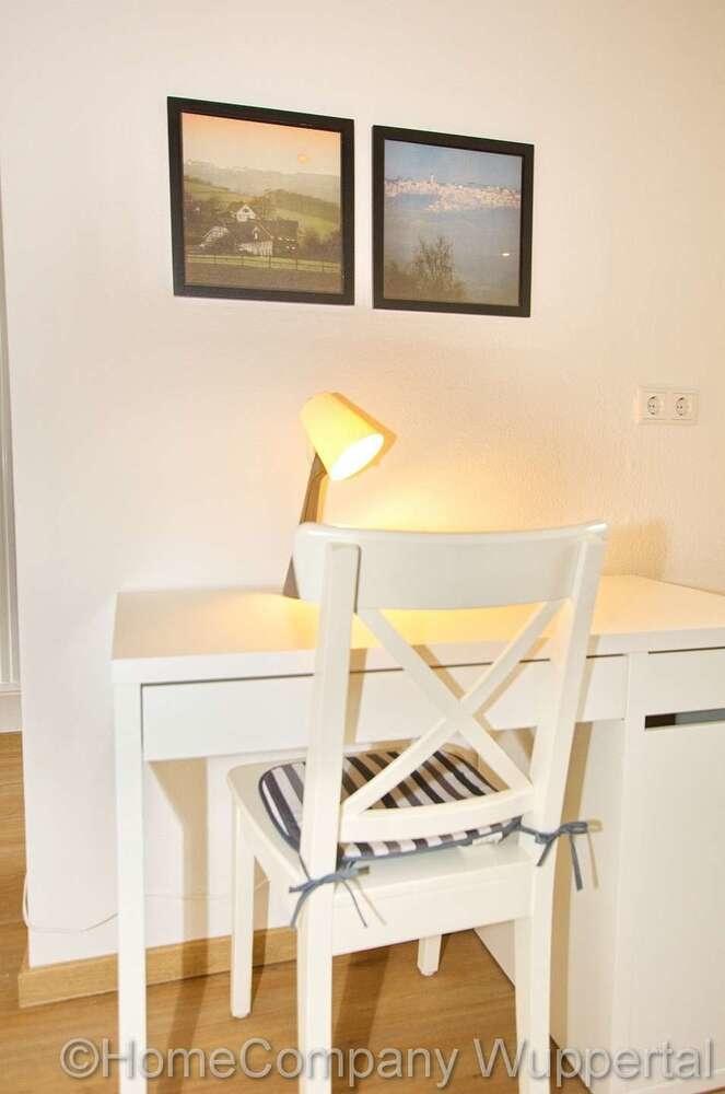 Schreibtisch