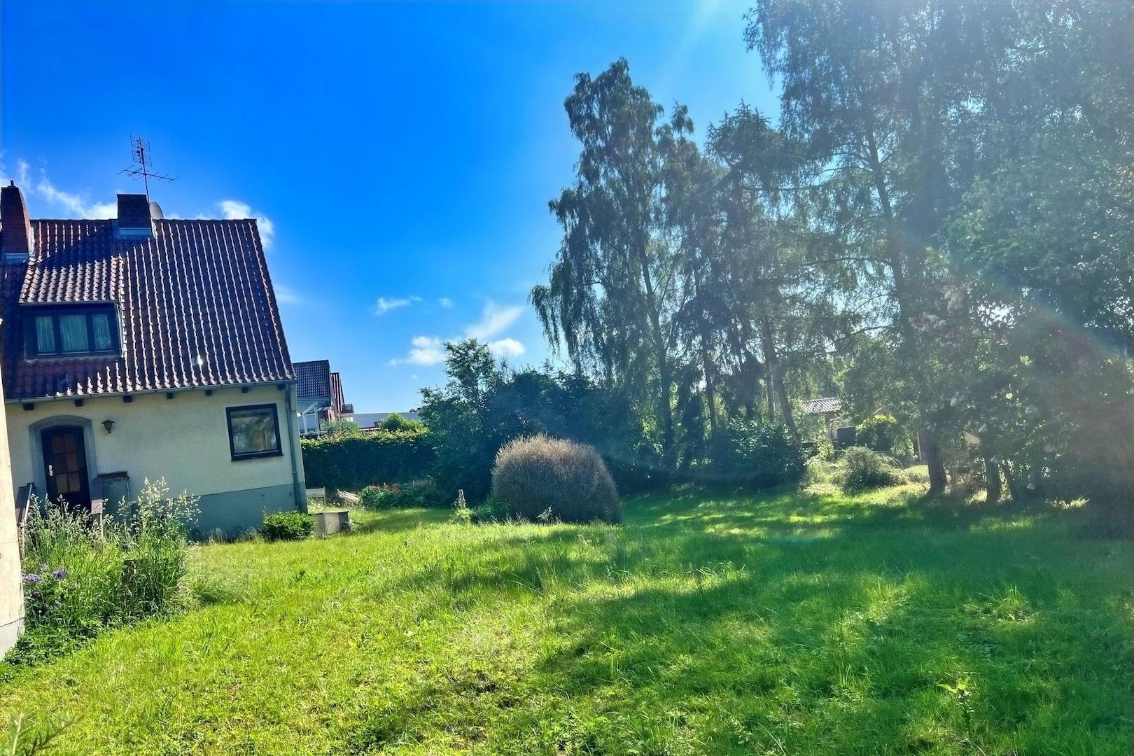 Grundstück rechts