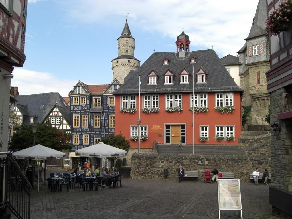 Stadtverwaltung,,, das rote Rathaus
