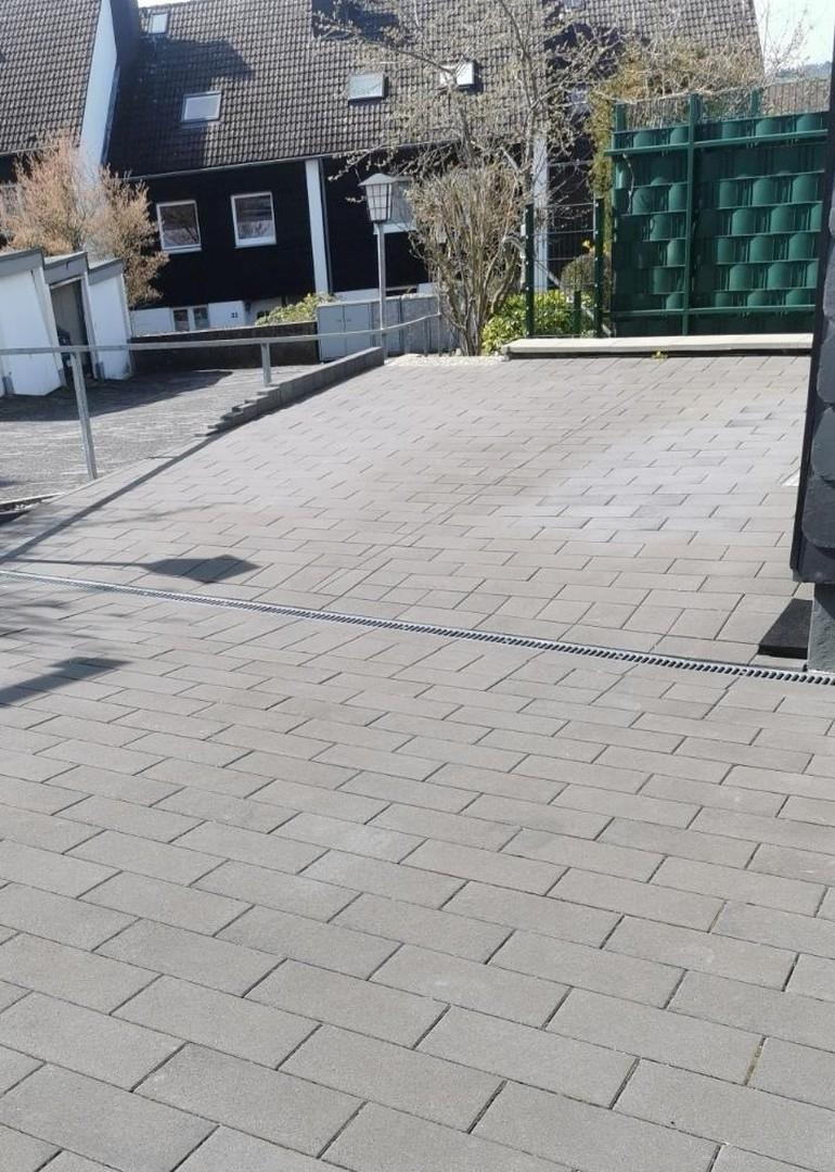 Pkw-Stellplatz & Gartenabgang