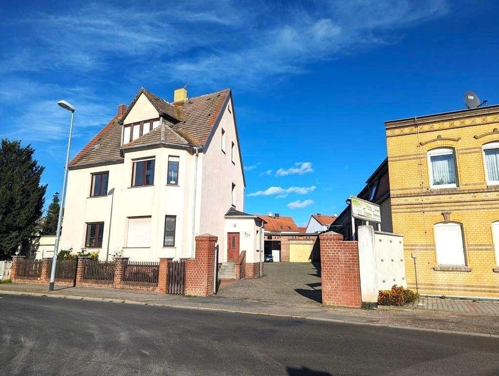 Außenansicht Einfahrt
