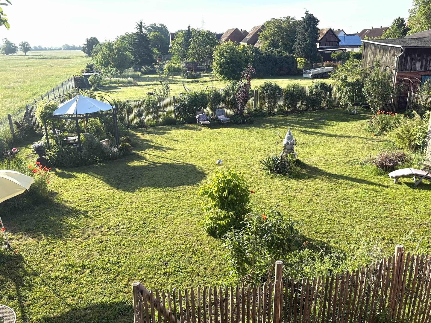 Garten hinten v. Deich aus
