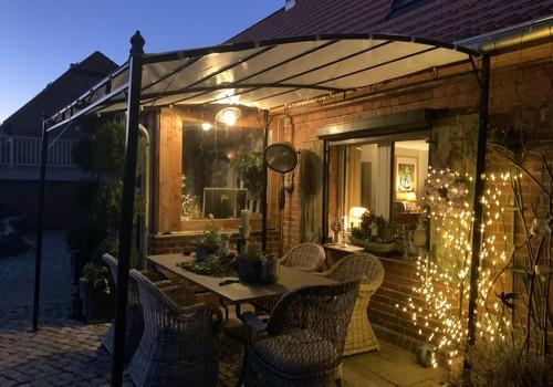 Abendstimmung vor dem Haus