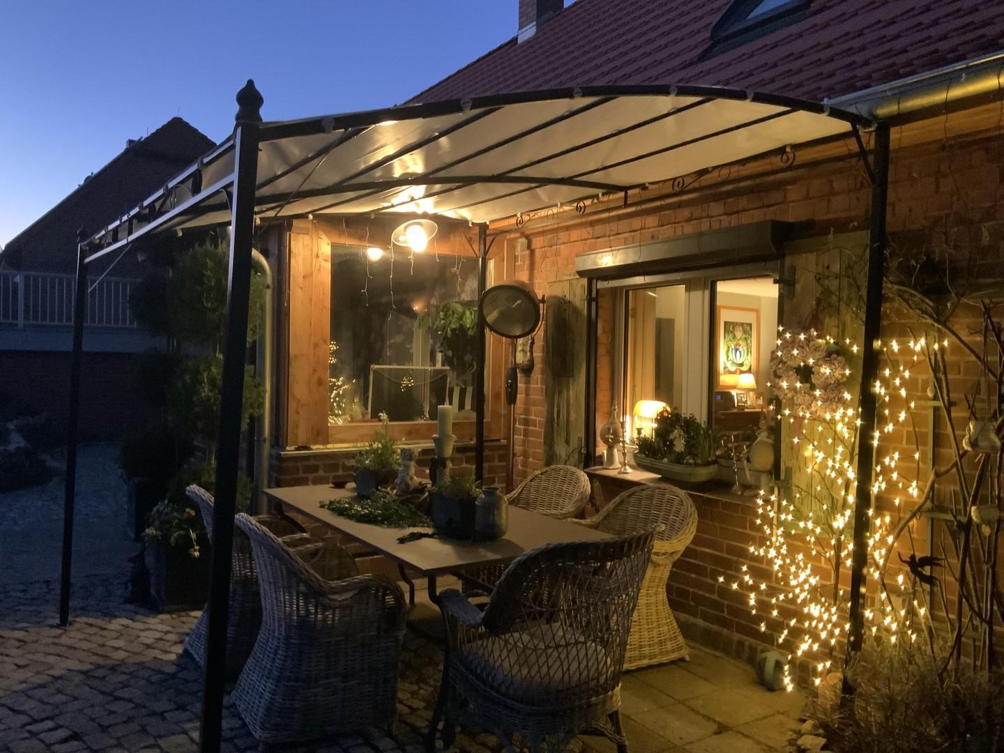Abendstimmung vor dem Haus