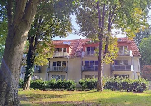 Park vis a vis der Wohnanlage