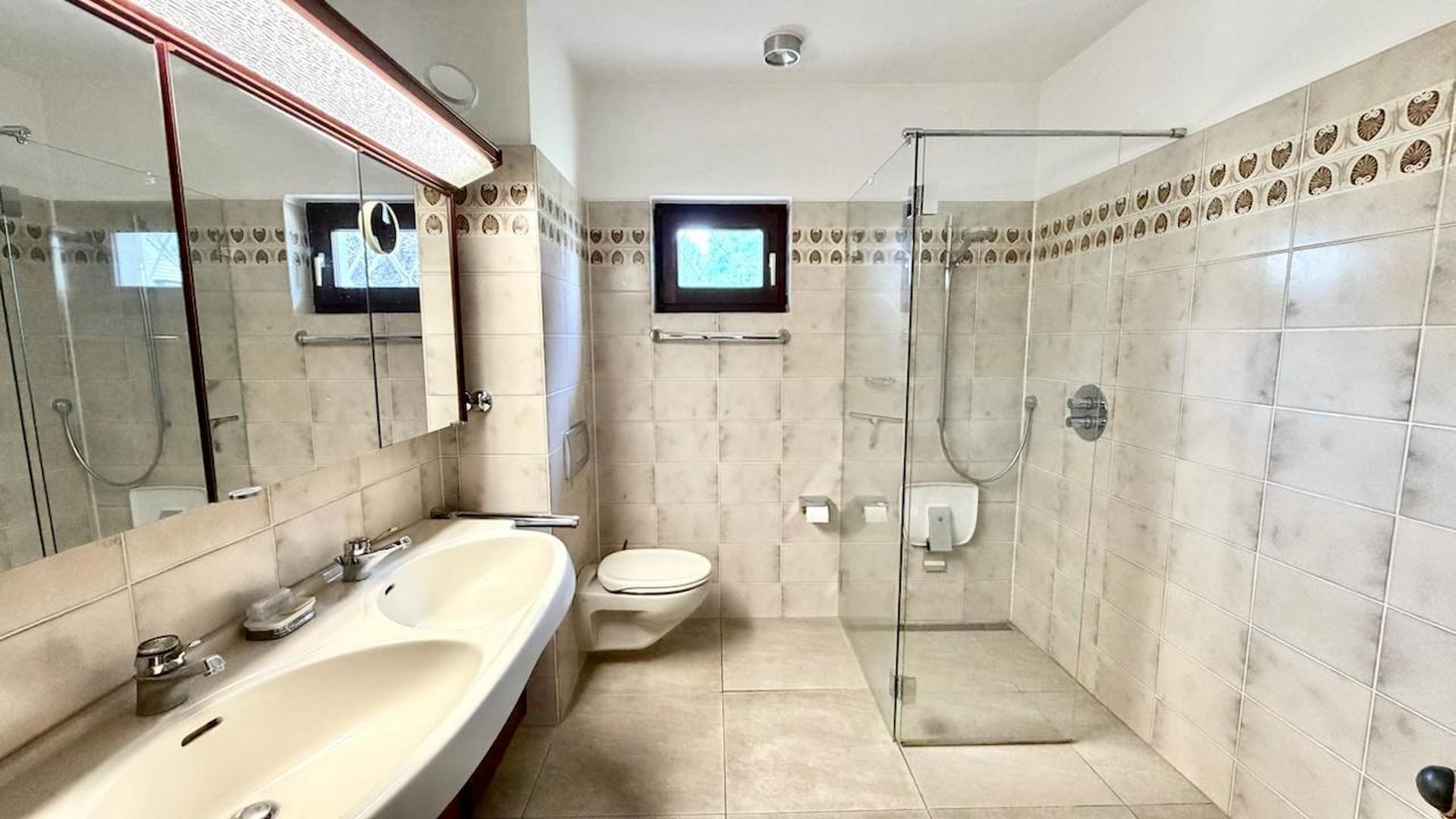 En-suite Bad / Schlafzimmer 1