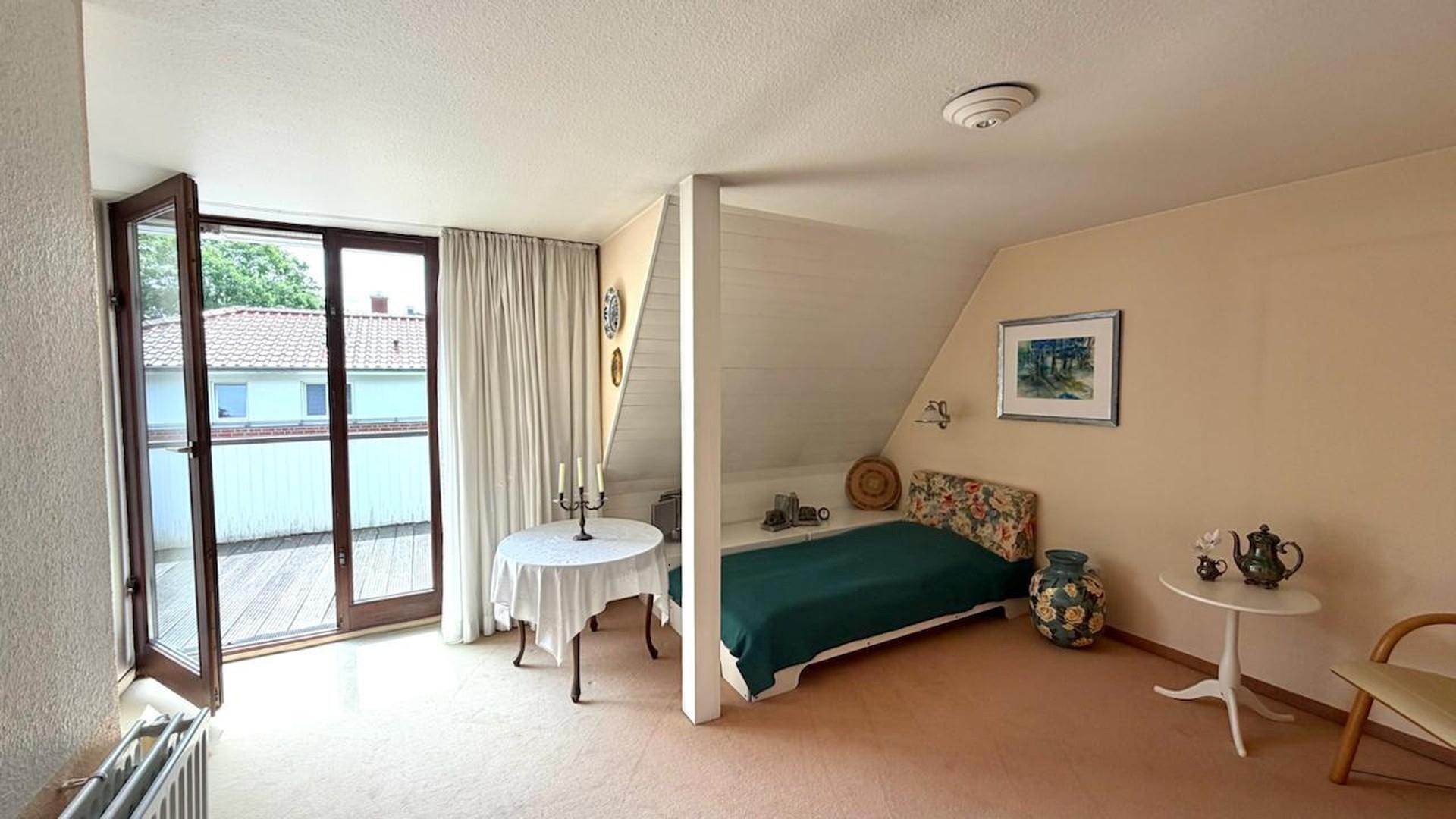 Schlafzimmer 2 OG + DT