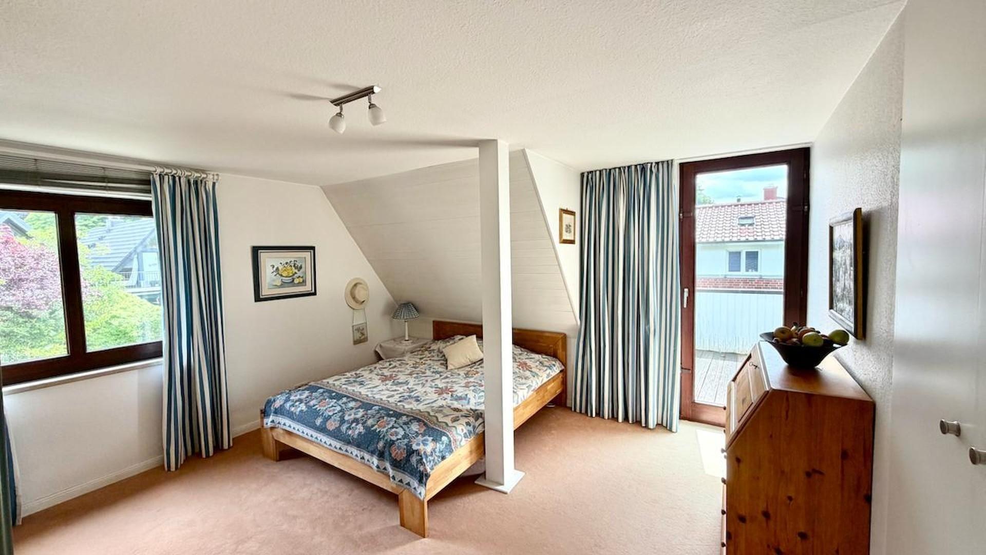 Schlafzimmer 3 OG + DT